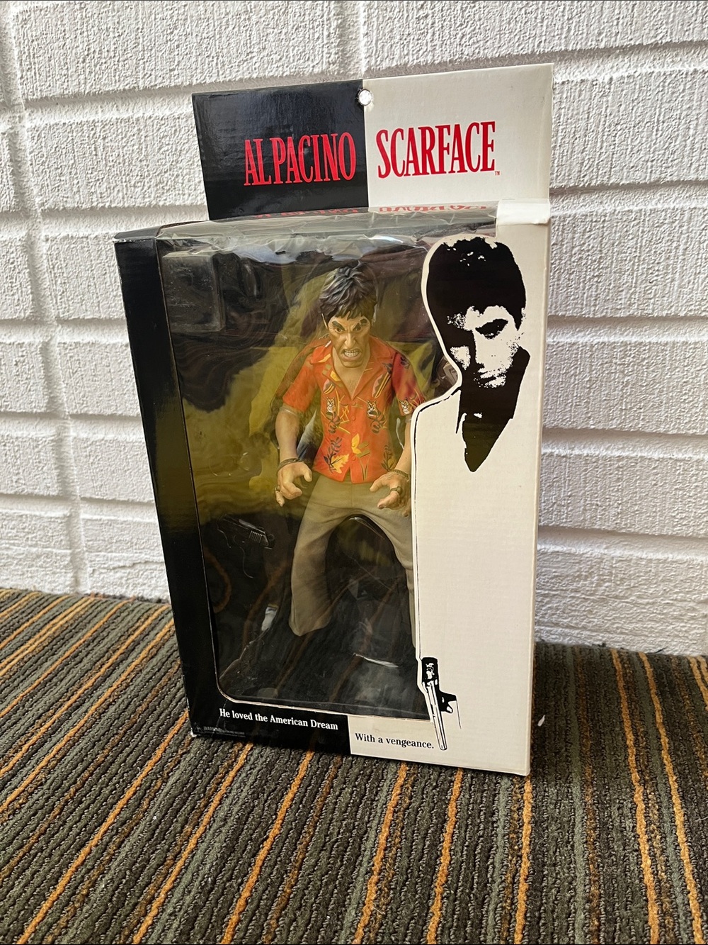 NWT Mezco Toyz Scarface 1/12 Scale Al Pacino Action Figure